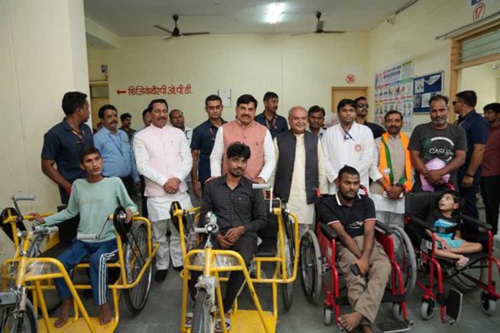 मुख्यमंत्री डॉ. यादव ने मुरैना जिला दिव्यांगजन पुनर्वास केंद्र का किया निरीक्षण मुख्यमंत्री डॉ. यादव ने मुरैना जिला दिव्यांगजन पुनर्वास केंद्र का किया निरीक्षण