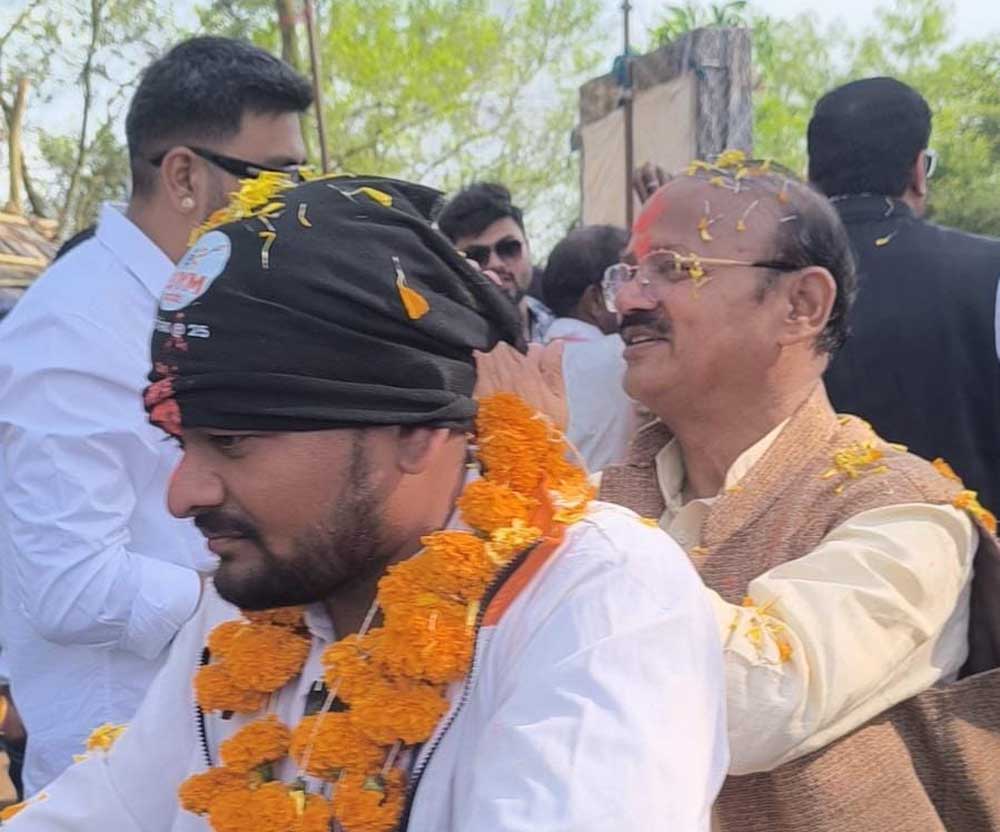 सेवा संकल्प अभियान के तहत बाइक रैली का चंदनघाट में आत्मीय स्वागत सेवा संकल्प अभियान के तहत बाइक रैली का चंदनघाट में आत्मीय स्वागत