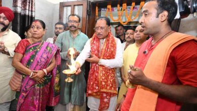 मुख्यमंत्री  विष्णु देव साय ने मां काली और मां दुर्गा की पूजा-अर्चना कर प्रदेश की सुख-समृद्धि की कामना की