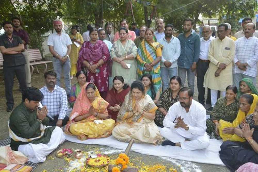 गोविंदपुरा क्षेत्र के वार्ड-60 में 42 लाख रुपये से अधिक के विकास कार्यों का हुआ भूमि-पूजन गोविंदपुरा क्षेत्र के वार्ड-60 में 42 लाख रुपये से अधिक के विकास कार्यों का हुआ भूमि-पूजन