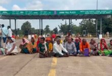 टोल वसूली के खिलाफ 12 पंचायतों का हल्लाबोल, ग्रामीणों ने जमही टोल प्लाजा पर किया चक्काजाम