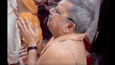 मां दुर्गा के दरबार में भावुक हुए TMC सांसद कल्याण बनर्जी