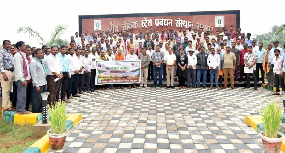 खेत बचाओ अभियान के तहत किसानों को उन्नत सरसों बीज का वितरण खेत बचाओ अभियान के तहत किसानों को उन्नत सरसों बीज का वितरण