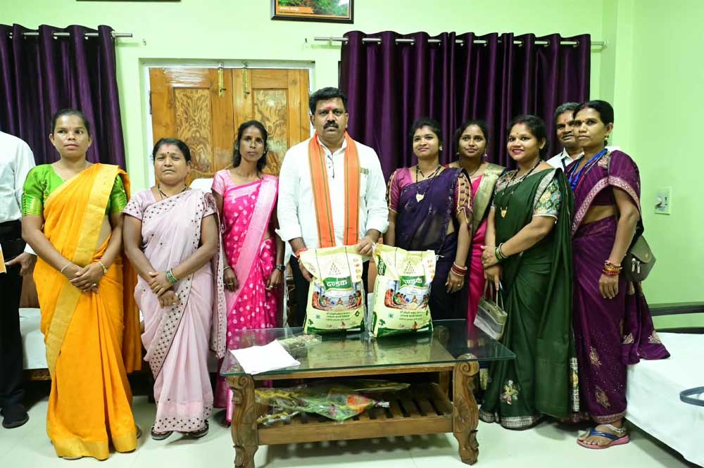 उप मुख्यमंत्री  विजय शर्मा से मिलीं माँ दंतेश्वरी महिला किसान उत्पादक कंपनी की सदस्य, उप मुख्यमंत्री ने एनपीओपी प्रमाणन मिलने पर दी बधाई