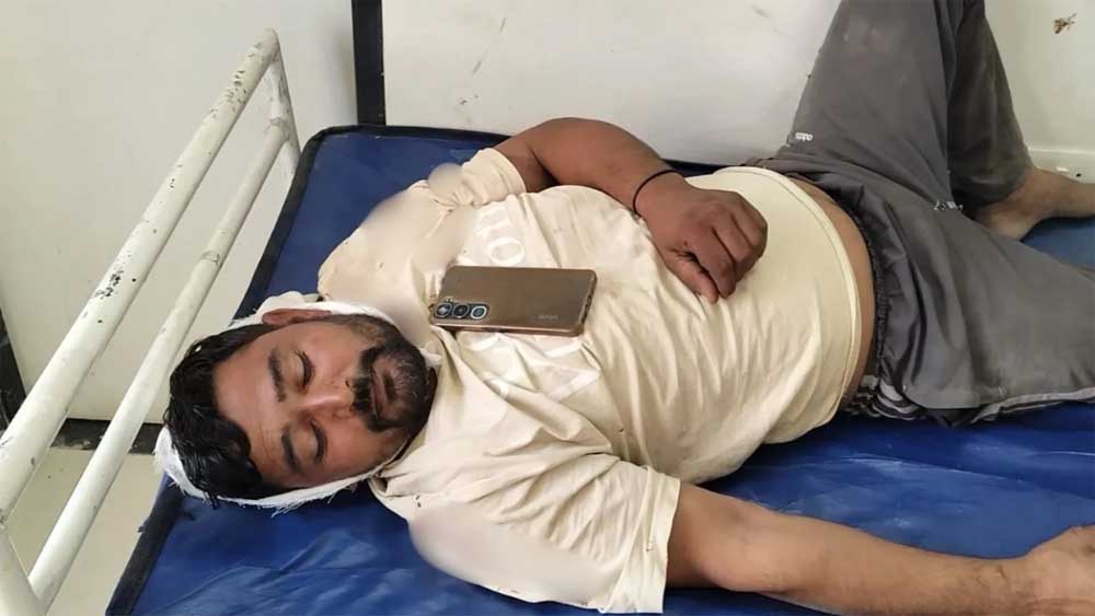 मुरैना में जमीन विवाद ने लिया हिंसक रूप, लाठी-डंडों से खूनी संघर्ष में 8 लोग घायल मुरैना में जमीन विवाद ने लिया हिंसक रूप, लाठी-डंडों से खूनी संघर्ष में 8 लोग घायल