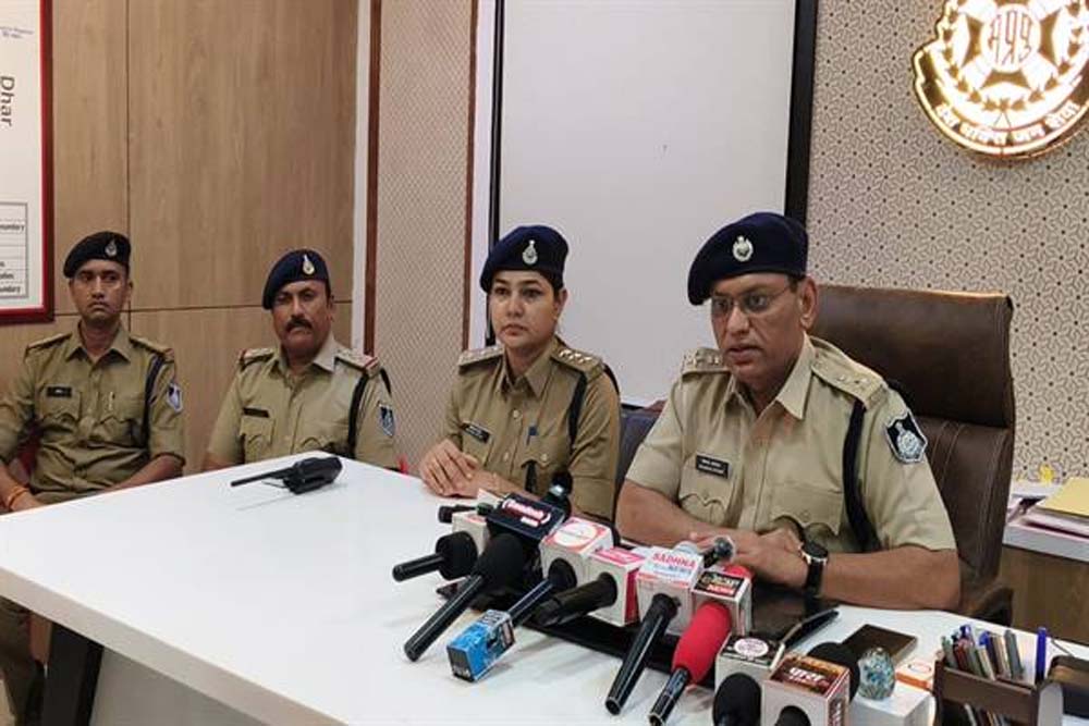 मध्यप्रदेश पुलिस की अवैध गांजे की खेती पर बड़ी कार्रवाई मध्यप्रदेश पुलिस की अवैध गांजे की खेती पर बड़ी कार्रवाई