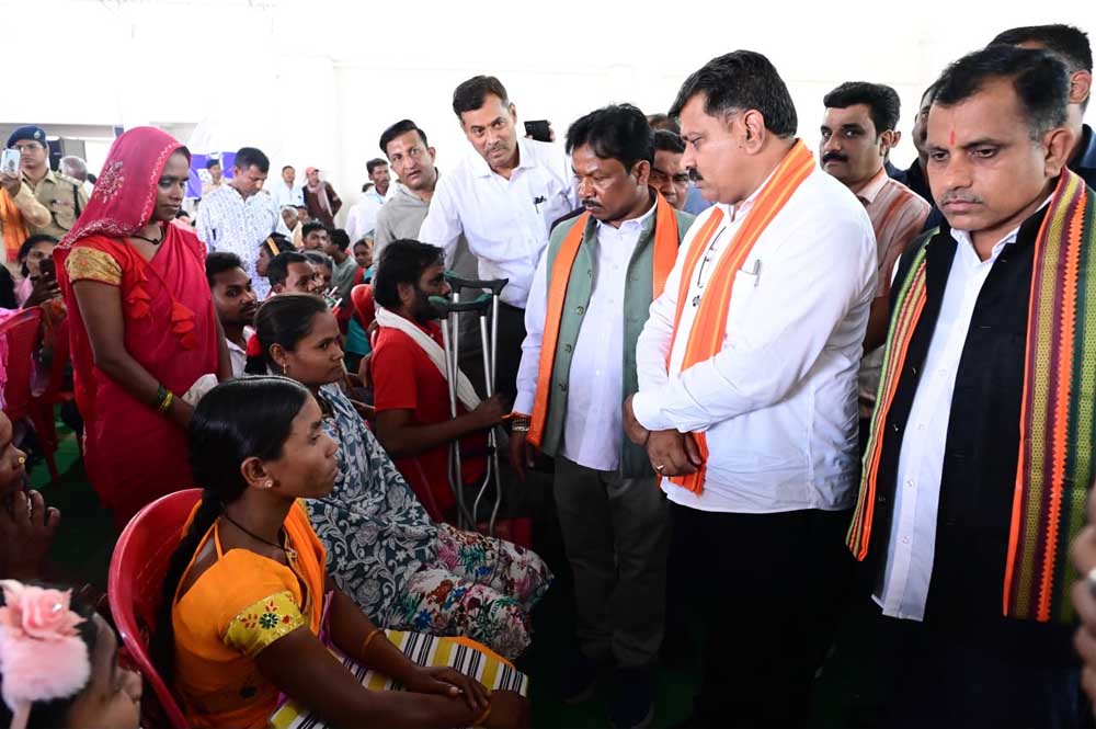 बस्तर अंचल नक्सली हिंसा के दौर से बाहर निकलकर विकास की नई दिशा में अग्रसर – मुख्यमंत्री विष्णु देव साय बस्तर अंचल नक्सली हिंसा के दौर से बाहर निकलकर विकास की नई दिशा में अग्रसर – मुख्यमंत्री विष्णु देव साय