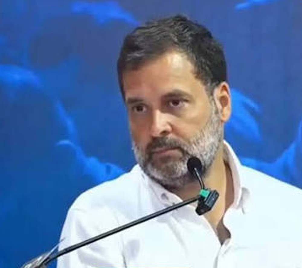 राहुल गांधी के खिलाफ महिला पत्रकार की शिकायत, बदसलूकी का आरोप राहुल गांधी के खिलाफ महिला पत्रकार की शिकायत, बदसलूकी का आरोप