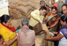 मुफ्त राशन के लिए मोबाइल खरीदना जरूरी नहीं: खाद्य एवं रसद विभाग ने सोशल मीडिया की भ्रामक खबरों का किया खंडन