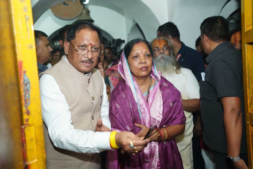 मुख्यमंत्री विष्णु देव साय ने शिवरीनारायण में भगवान नर-नारायण के किए दर्शन, प्रदेशवासियों की सुख-समृद्धि और खुशहाली की कामना मुख्यमंत्री विष्णु देव साय ने शिवरीनारायण में भगवान नर-नारायण के किए दर्शन, प्रदेशवासियों की सुख-समृद्धि और खुशहाली की कामना