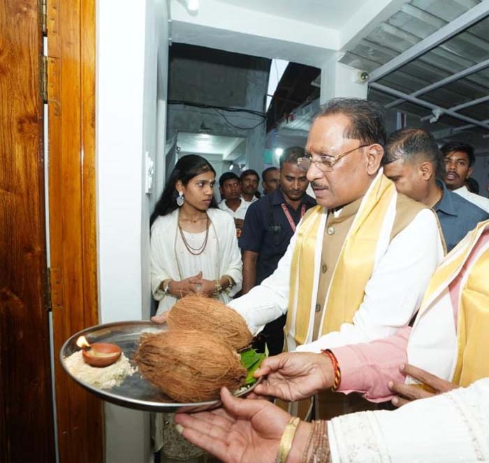 बाबा गुरु घासीदास जी के सत्य, अहिंसा और सामाजिक समरसता के मार्ग पर आगे बढ़ रही प्रदेश सरकार : साय बाबा गुरु घासीदास जी के सत्य, अहिंसा और सामाजिक समरसता के मार्ग पर आगे बढ़ रही प्रदेश सरकार : साय