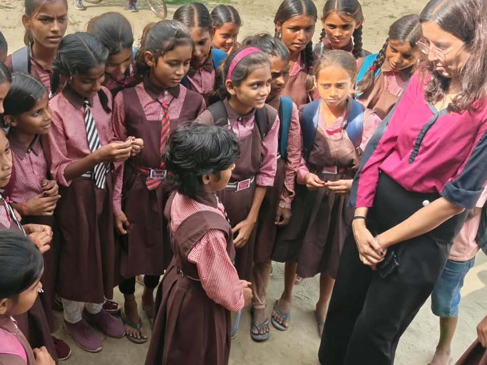 आत्मविश्वास से आत्मनिर्भरता तक: यूपी की 1.29 लाख बेटियों को मिला सेल्फ एस्टीम प्रशिक्षण आत्मविश्वास से आत्मनिर्भरता तक: यूपी की 1.29 लाख बेटियों को मिला सेल्फ एस्टीम प्रशिक्षण