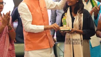 महिला किसान दिवस पर सांची में शिवराज सिंह चौहान का संवाद, 46 ग्रामीण सड़कों का भी किया भूमिपूजन महिला किसान दिवस पर सांची में शिवराज सिंह चौहान का संवाद, 46 ग्रामीण सड़कों का भी किया भूमिपूजन