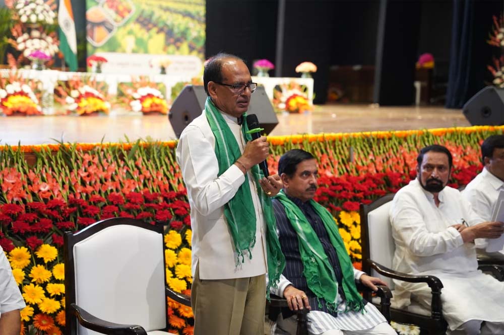 गन्ना किसानों के विवाद सुलझाने बनेगी संयुक्त कमेटी: शिवराज सिंह चौहान गन्ना किसानों के विवाद सुलझाने बनेगी संयुक्त कमेटी: शिवराज सिंह चौहान