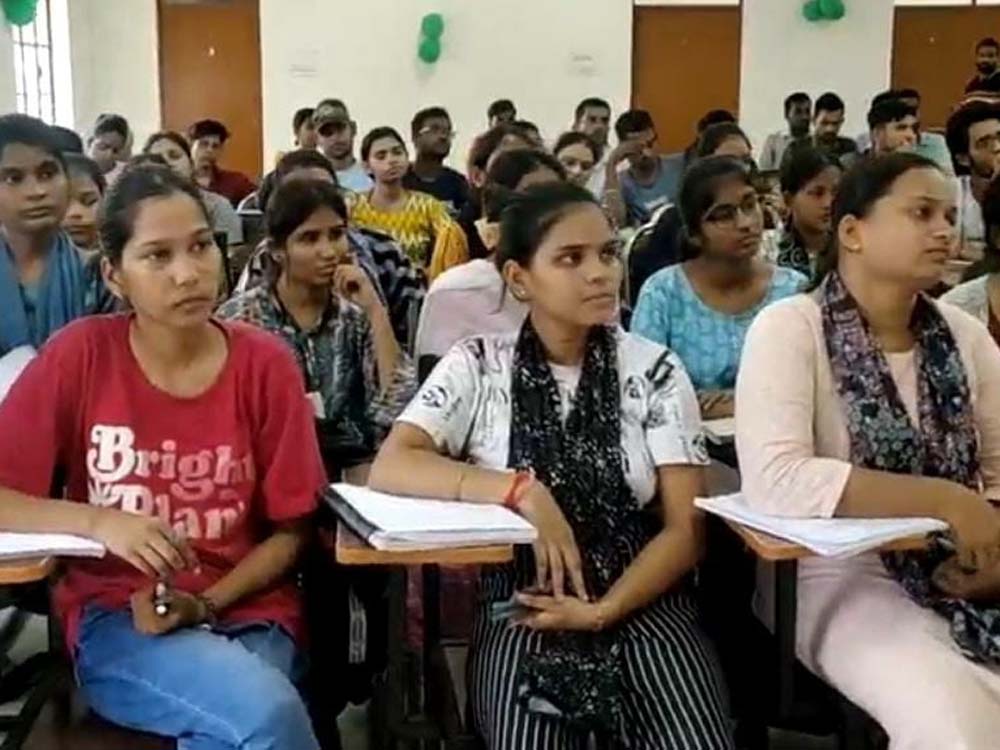 गरीब मेधावियों के सपनों को मिलेगी उड़ान, योगी सरकार ने खोले जेईई-नीट की तैयारी के द्वार