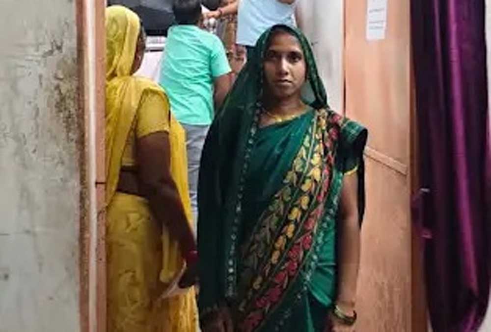 सुनीता को रजिस्ट्री में मिली 3,940 रुपये की आर्थिक राहत, स्वतः नामांतरण से कार्यालयों के चक्कर लगाने की परेशानी भी हुई दूर सुनीता को रजिस्ट्री में मिली 3,940 रुपये की आर्थिक राहत, स्वतः नामांतरण से कार्यालयों के चक्कर लगाने की परेशानी भी हुई दूर