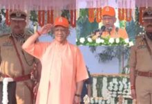 पुलिस स्मृति दिवस पर सीएम योगी ने शहीद जवानों को दी श्रद्धांजलि, परिजनों से मिलकर जाना हाल
