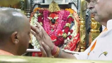 मुख्यमंत्री योगी ने विधि विधान से किया मां विंध्यवासिनी का दर्शन-पूजन