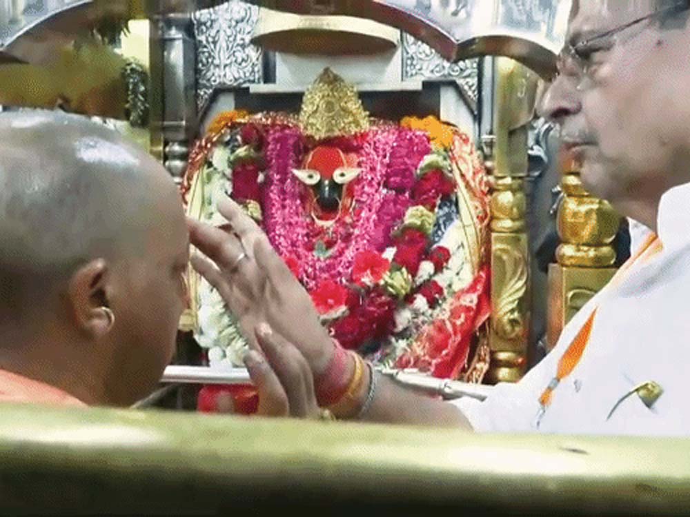 मुख्यमंत्री योगी ने विधि विधान से किया मां विंध्यवासिनी का दर्शन-पूजन